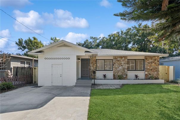 Attached, Exterior, Facade, Ranch