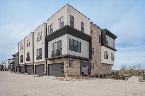 Attached, Exterior, Facade, Rowhouse