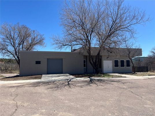 Attached, Exterior, Facade, Ranch