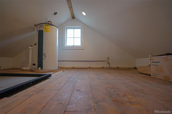 Empty room, Interior, Recessed Lighting, Wooden Beams