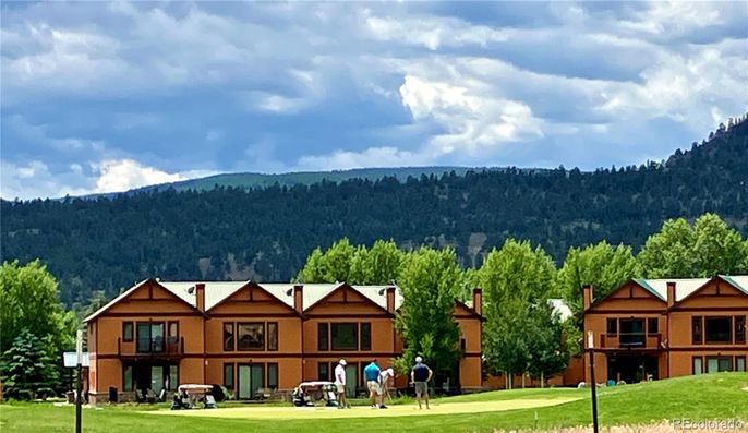 Exterior, Facade, Log Home
