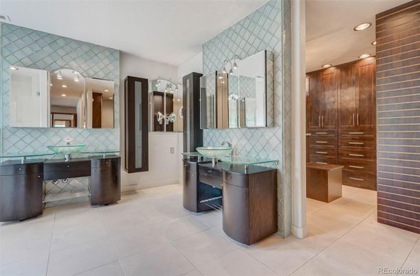 Bathroom, Interior, Recessed Lighting