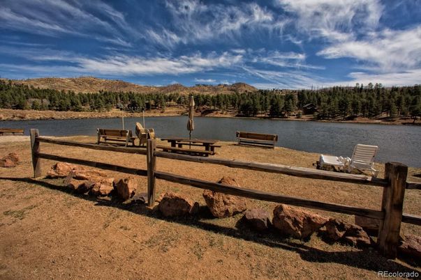 Exterior, Lake