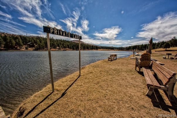 Exterior, Lake