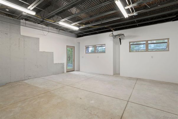 Garage, Interior
