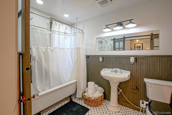 Bathroom, Interior, Recessed Lighting