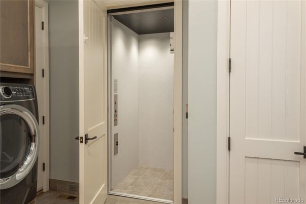 Elevator, Interior, Washer
