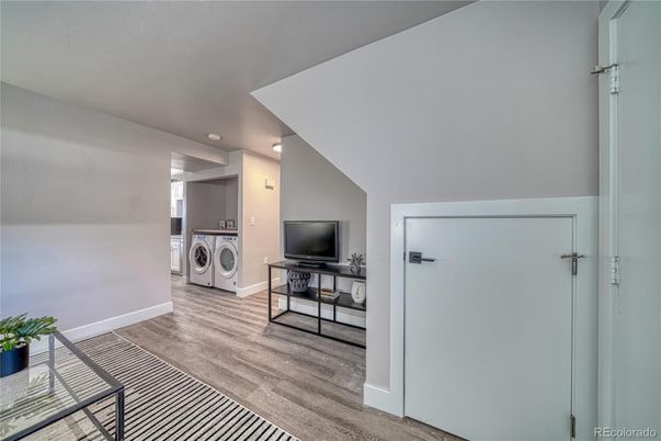 Interior, Utility Closets, Washer, Wood Texture Flooring