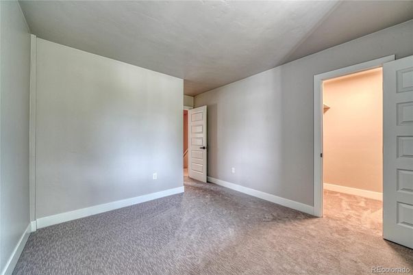 Empty room, Interior