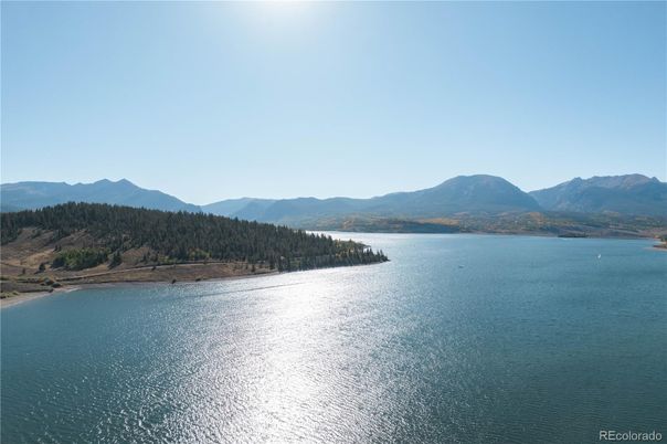 Exterior, Lake