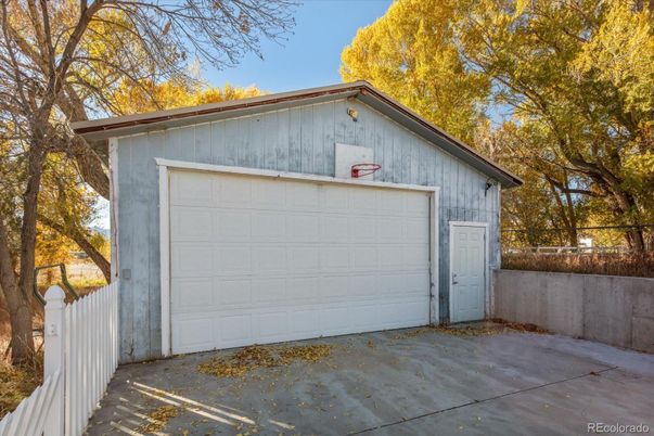 Detached Garage, Exterior