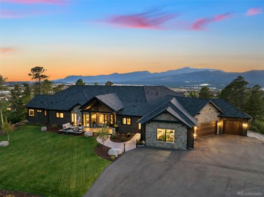 Exterior, Facade, Log Home