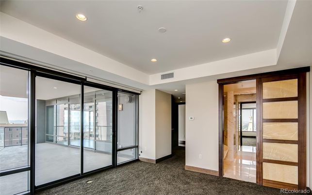 Empty room, Interior, Recessed Lighting