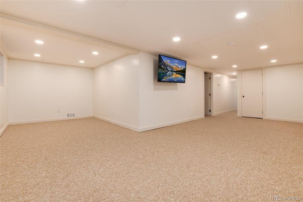 Empty room, Interior, Recessed Lighting