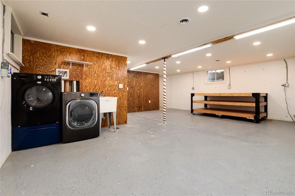 Interior, Recessed Lighting, Washer, Wooden Walls