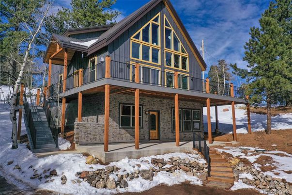 Exterior, Facade, Log Home