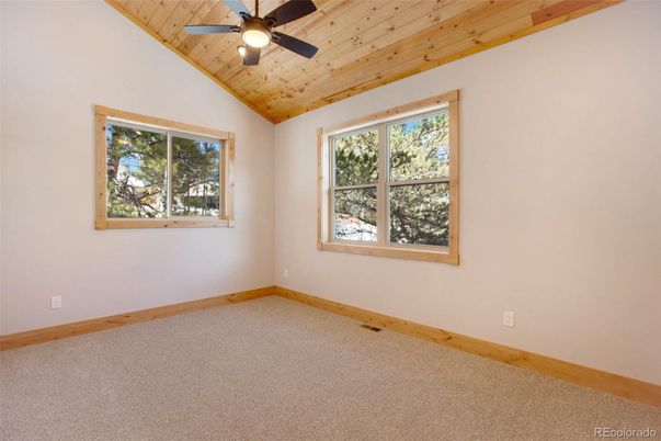 Empty room, Interior, Wooden Ceilings
