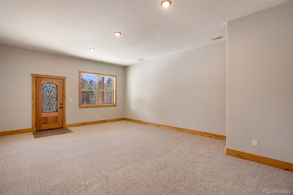 Empty room, Interior, Recessed Lighting