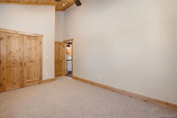 Empty room, Interior, Wooden Ceilings