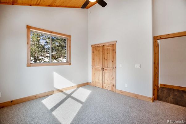 Empty room, Interior, Wooden Ceilings