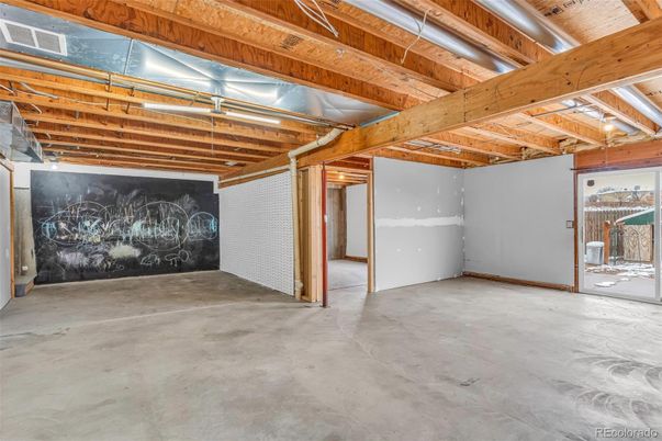Empty room, Interior, Wooden Beams, Wooden Ceilings