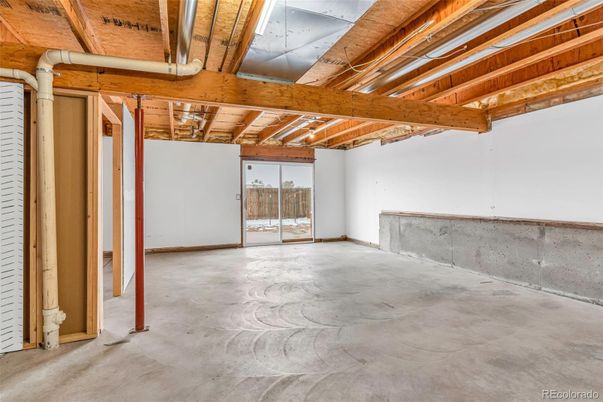 Empty room, Interior, Wooden Beams, Wooden Ceilings