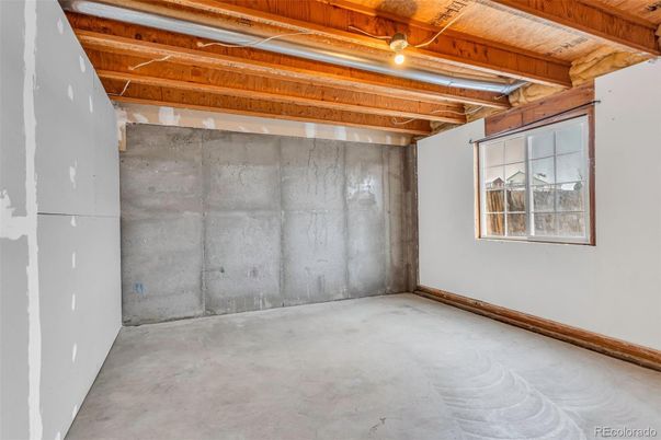Empty room, Interior, Wooden Beams, Wooden Ceilings