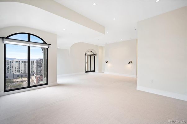 Empty room, Interior, Recessed Lighting