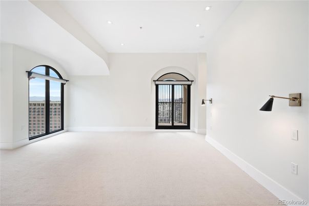 Empty room, Interior, Recessed Lighting