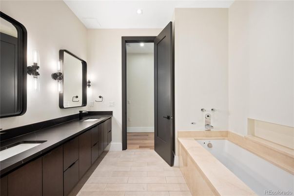 Bathroom, Dual Sink Vanities, Interior, Recessed Lighting
