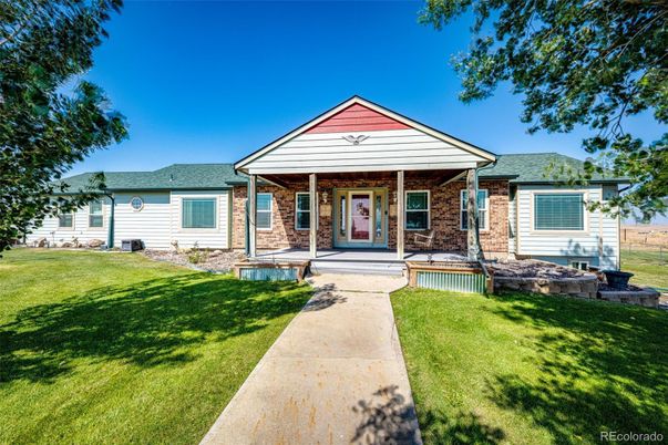 Backyard, Exterior, Facade, Brick Facade, Ranch