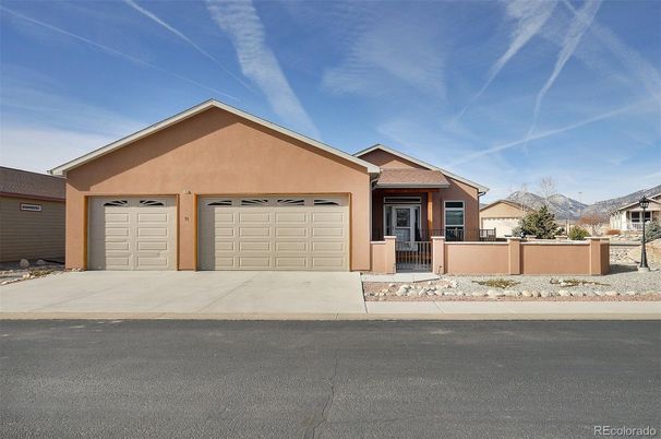 Attached, Exterior, Facade, American Craftsman