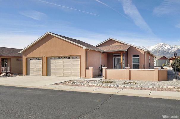 Attached, Exterior, Facade, American Craftsman