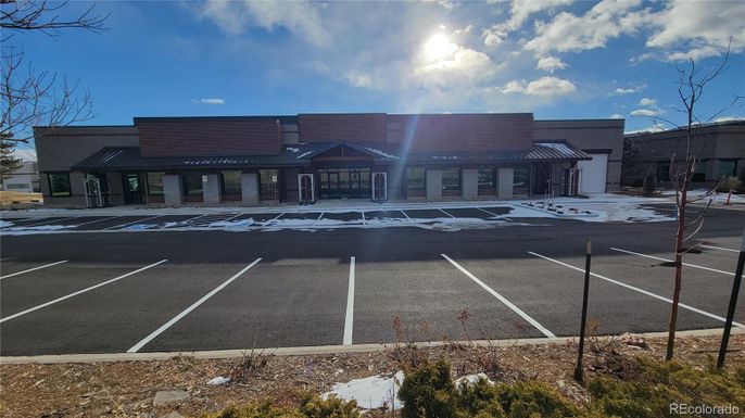 Exterior, Facade, Modern