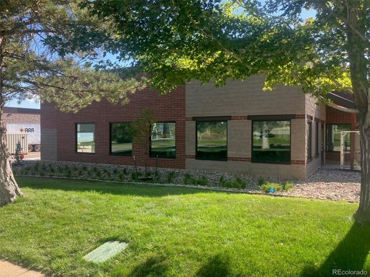 Backyard, Exterior, Facade, Brick Facade, Modern