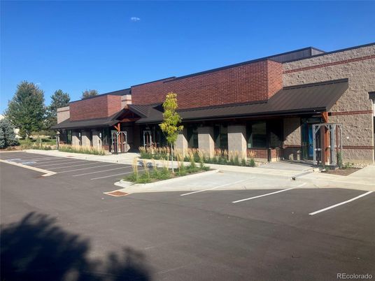 Exterior, Facade, Ranch