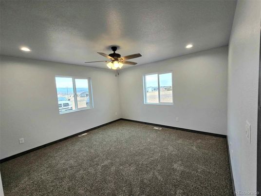Empty room, Interior, Recessed Lighting