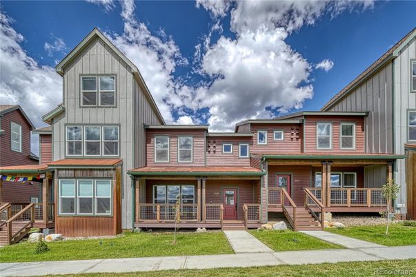 Exterior, Facade, Rowhouse
