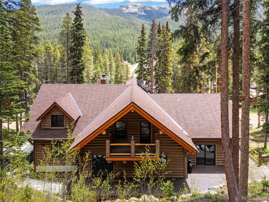 Exterior, Facade, Log Home