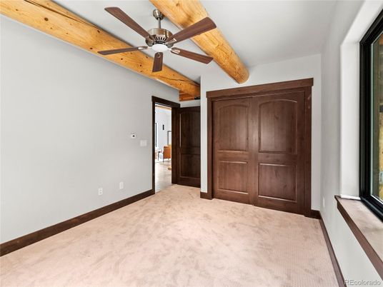 Empty room, Interior, Wooden Beams