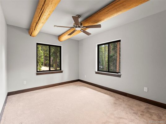 Empty room, Interior, Wooden Beams