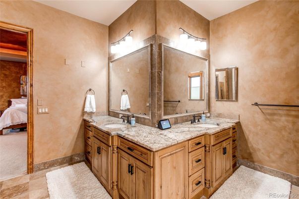 Bathroom, Bedroom, Dual Sink Vanities, Interior