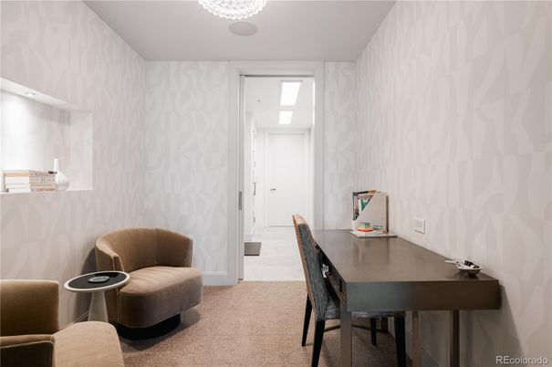 Home Office, Interior