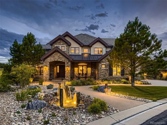 Exterior, Facade, Log Home