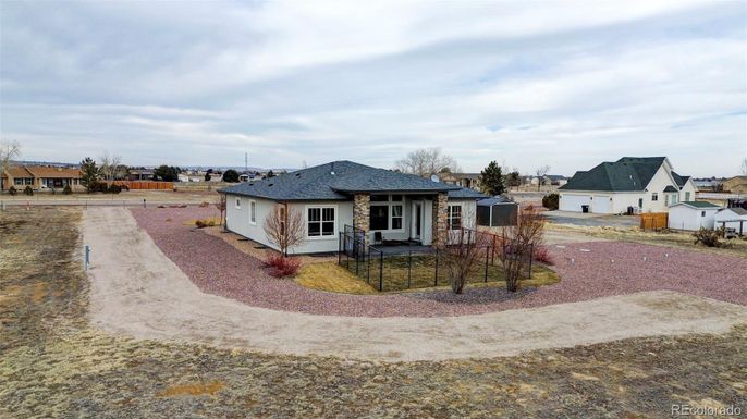 Backyard, Exterior, Facade, Ranch