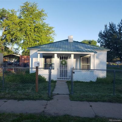 Backyard, Exterior, Facade, Ranch