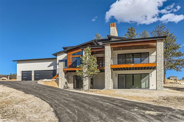 Attached, Exterior, Facade, Modern