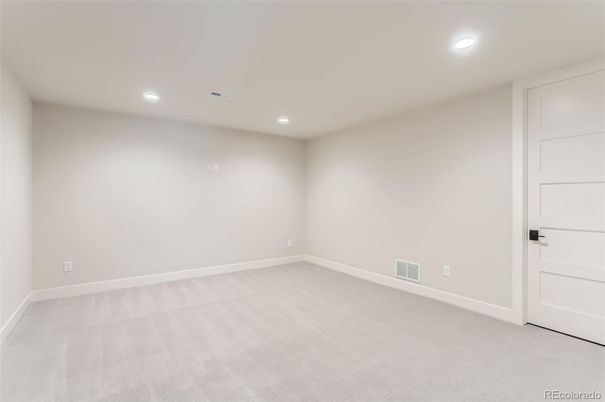 Empty room, Interior, Recessed Lighting