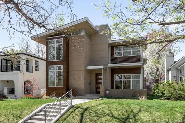 Exterior, Facade, Modern