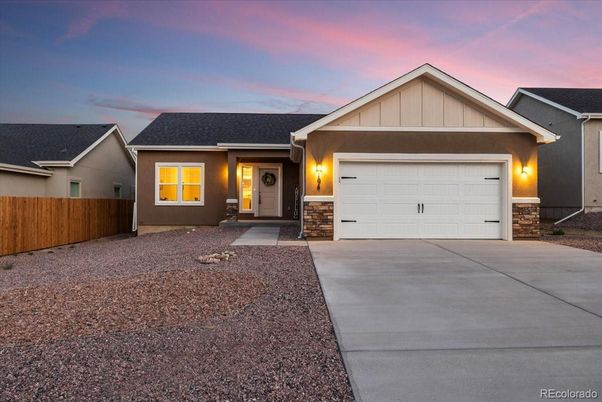 Attached, Exterior, Facade, Ranch